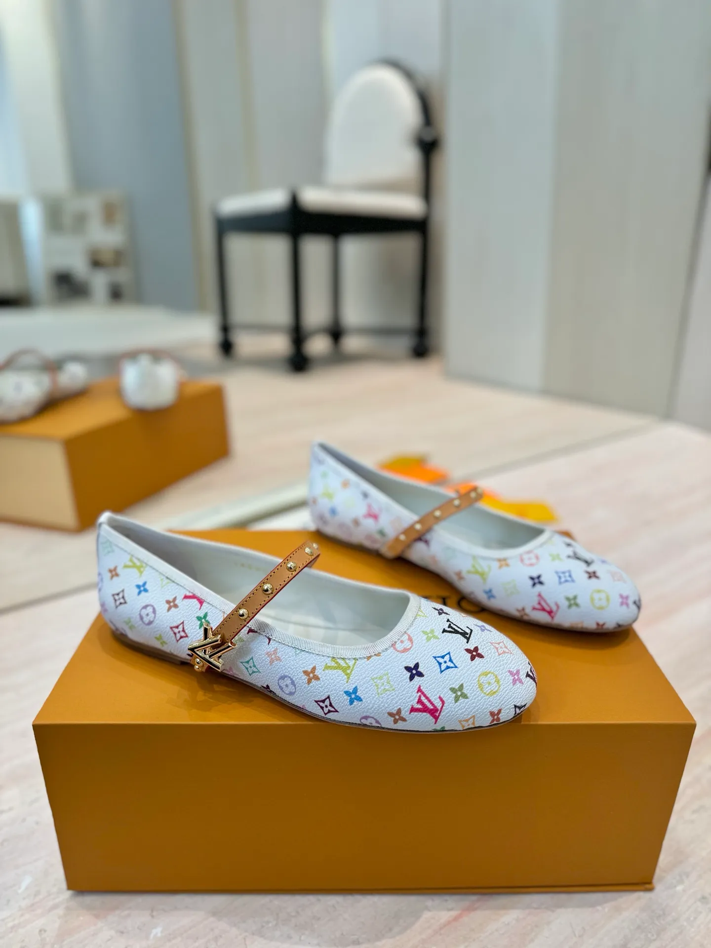 👟👟Ex-factory price 620👟👟 (top version) louis vuitton LV Louis Vuitton 25/Spring and Summer The latest Mary Jane shoes are simple and exquisite, full of high-end, showing elegance~ They look great on the feet and are full of summer shoes💯Awesome ✅Upper: 3D printed cowhide ✅Inner lining: Sheepskin lining, ✅Outsole: Genuine leather outsole imported from Italy ✅Size: 35-41 (40 to 41 customized, non-returnable) ✅Packaging: full set of packaging